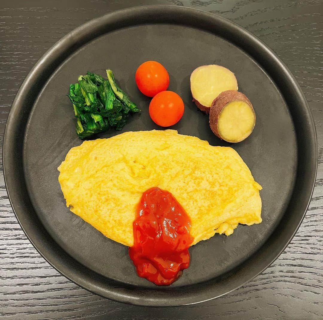 天木じゅんさんのインスタグラム写真 - (天木じゅんInstagram)「🍳❤️  夜ご飯は長芋オムレツ。 長芋すって、卵一つ。 出汁少し、塩少し。  #天木ごはん #オムレツ」1月16日 17時47分 - jun.amaki