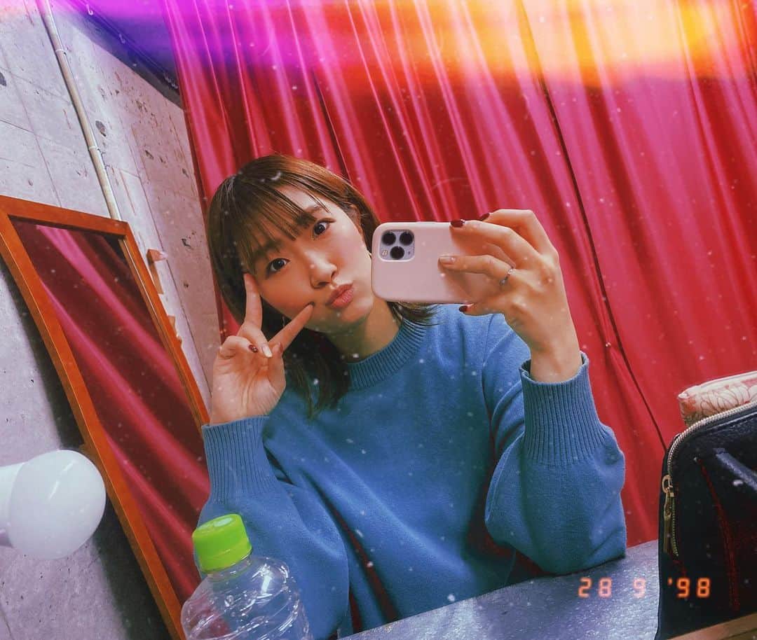 のインスタグラム：「* 2023年初撮影おわりー！楽屋でパシャリ♡滑舌が鈍っておられました😂サボれば錆びる、、肝に銘じます笑 今年の目標はもっと作品を観てもっと本を読むことです。特に昨年の後半は目の前のことをこなすことで精一杯になってしまっていたので今年はもっとたくさんの感性を取り入れ磨けるように広い視野とゆとりのある心を持ち自分と向き合う勉強の時間を増やしたいと思います‪‪☺︎‬」