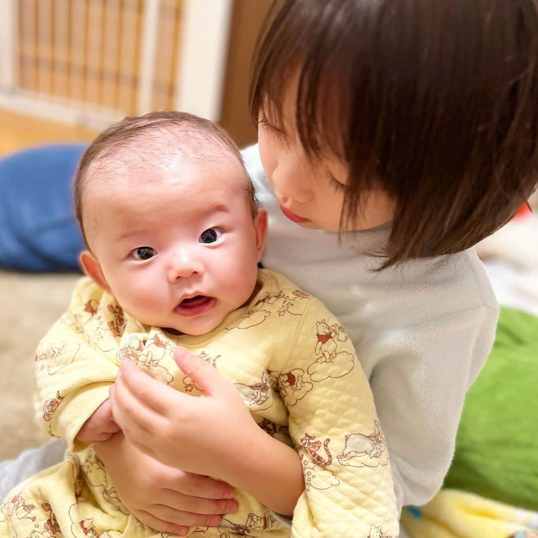 ゆうひなたのインスタグラム：「. . .  お久しぶりです🐰. . .  家族みんな元気モリモリ のんびり過ごしております☺️. . . あおともずっしりしっかりしてきて みんなのアイドルでございます😉💗. . .」