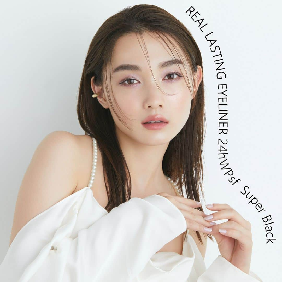 K-paletteのインスタグラム：「”Limited　EYELINER" SPRING COLLECTION  今だけ限定で各色フラワーエキス(保湿成分)が配合された アイライナーが発売‼  ┄┄┄┄┄┄┄┄┄┄┄┄┄┄┄┄┄┄ REAL LASTING EYELINER 24hWPsf�[Super Black][Brown Black][Deep Brown] SPRING COLLECTION�┄┄┄┄┄┄┄┄┄┄┄┄┄┄┄┄┄┄ お手持ちのアイシャドウに合わせて、待ち遠しい 春メイクを先取りしてみては♪  ‐Super Black- ラベンダーカラーのアイシャドウにスーパーブラックの アイライナーを組み合わせて、引き締めeyeに♪ ‐Brown Black- 鮮やかなイエローorオレンジのアイシャドウに ブラウンブラックのアイライナーが柔らかくも 印象的な目元に♪ ‐Deep Brown- ピンクのアイシャドウに抜け感が演出できる ディープブランのアイライナーがほの甘eyeに♪  ▼K-Palette�　REAL LASTING EYELINER 24hWPsf�【色味】スーパーブラック・ブラウンブラック・ディープブラウン�【価格】1,320円（税込）�【発売日】2023年1月18日（水）�全国バラエティストア・ドラッグストアにて限定発売�※購入可能日は各店舗により異なります。  #kpalette#Kパレット#1daytattoo#springcollection#アイライナー#限定ライナー #保湿成分配合#フラワーエキス配合#スーパーブラック#ブラウンブラック#ディープブラウン#春メイク #目元メイク#アイメイク#プチプラコスメ#コスメ紹介#コスメ好きさんと繋がりたい #cosme#cosmetics#eyeliner#eyemake#limited」