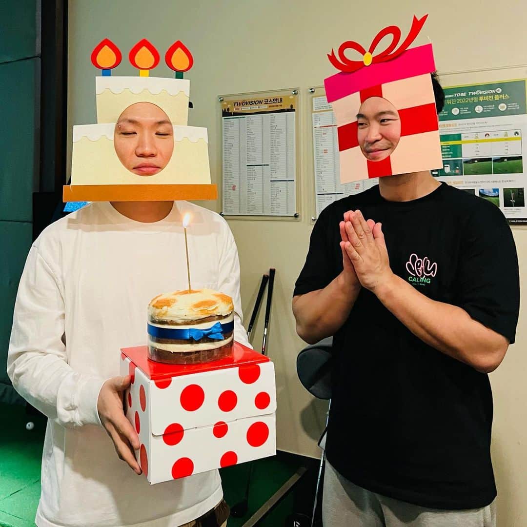 ゲコのインスタグラム：「뭔가 잘못된 생일파티」