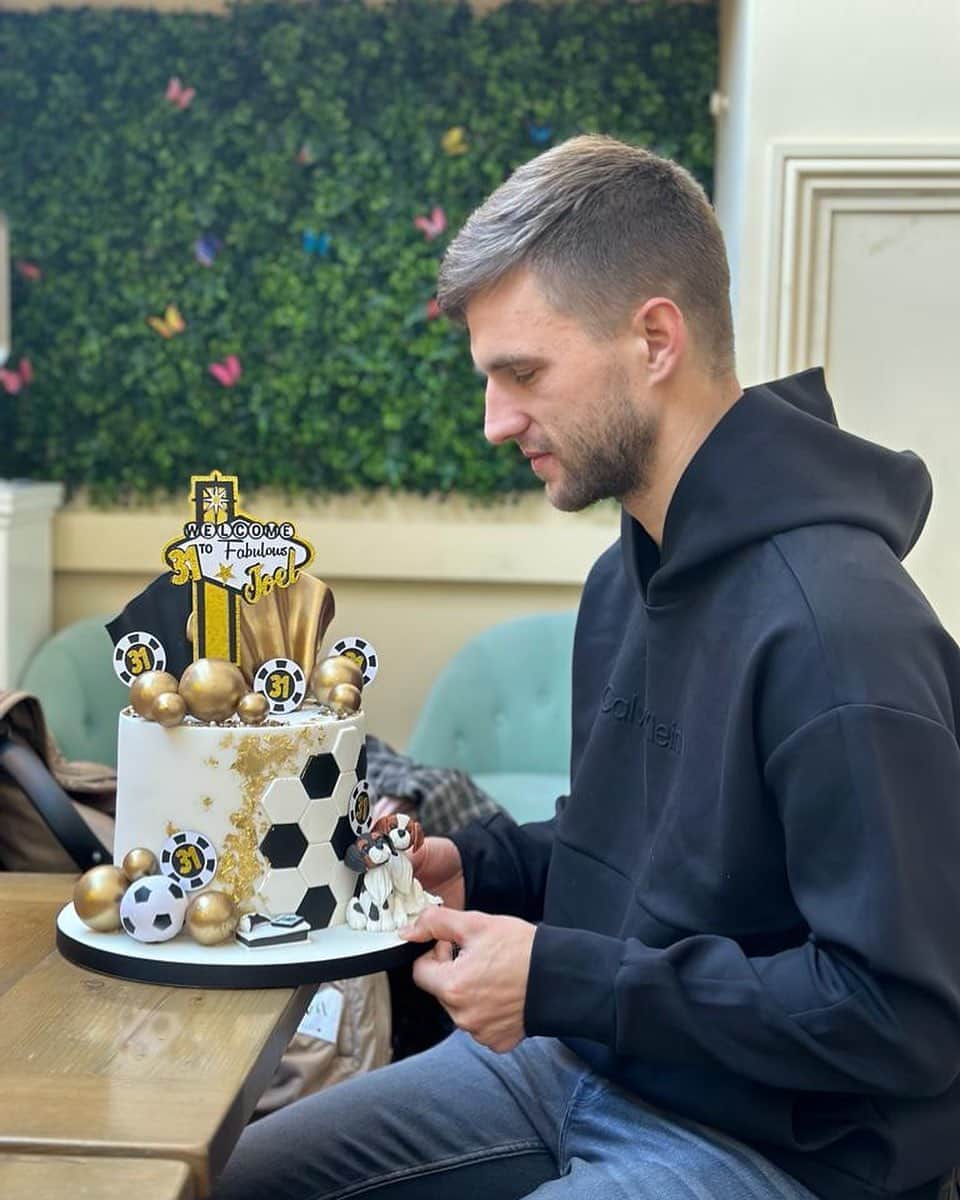 ジョエル・フェルトマンのインスタグラム：「31 and a day🎉 Thank you for all the birthday messages 🙏」