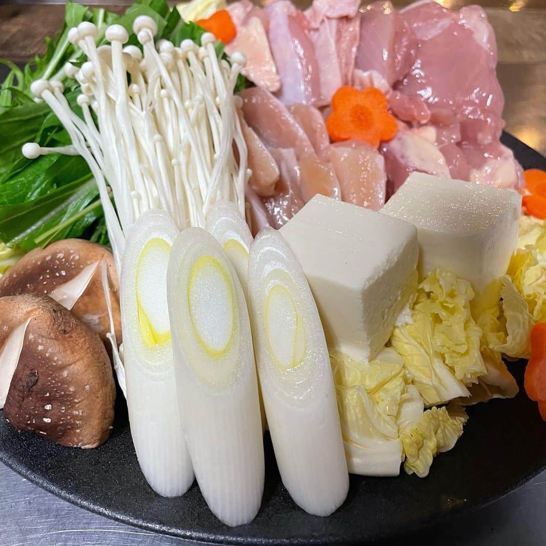 海千山千番長なんば店〈公式〉のインスタグラム：「朝引き鶏使用！！ 水炊き鍋🔥 #鶏鍋  #水炊き鍋  #鍋 #鶏」