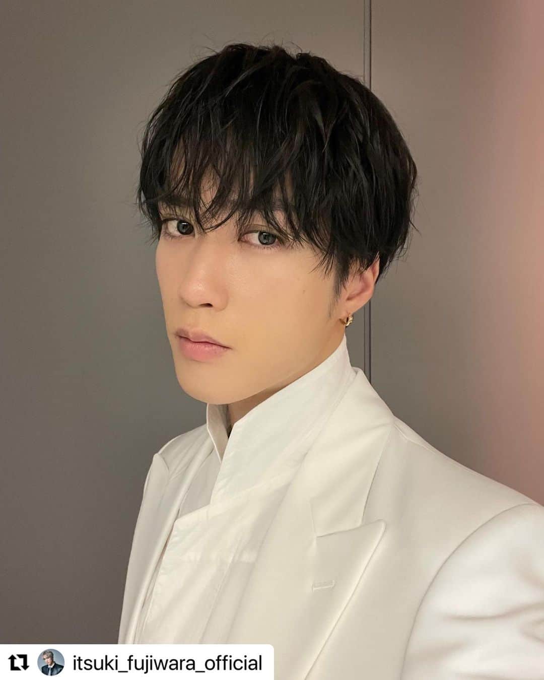 唐沢憲司のインスタグラム：「cut/color✂︎ by @log_ryunosuke630   @itsuki_fujiwara_official  @log_omotesando」