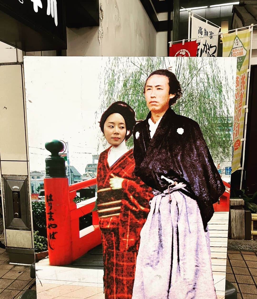 大西礼芳さんのインスタグラム写真 - (大西礼芳Instagram)「顔はめ看板in高知  坂本龍馬さんは至る所で土佐の地を見守っておられました。 この、おりょうさん顔はめ看板は前方右方向を見たほうがフィットするみたいで、少し悔いが残ります。  この高知にて、約2ヶ月半稽古と本番を重ねてきた舞台『 #守銭奴 ザ・マネークレージー 』は無事に大千穐楽を迎えることができました。みなさま、本当にありがとうございました。またいつか舞台に立ちたいです。」1月16日 19時57分 - onishi.ayaka