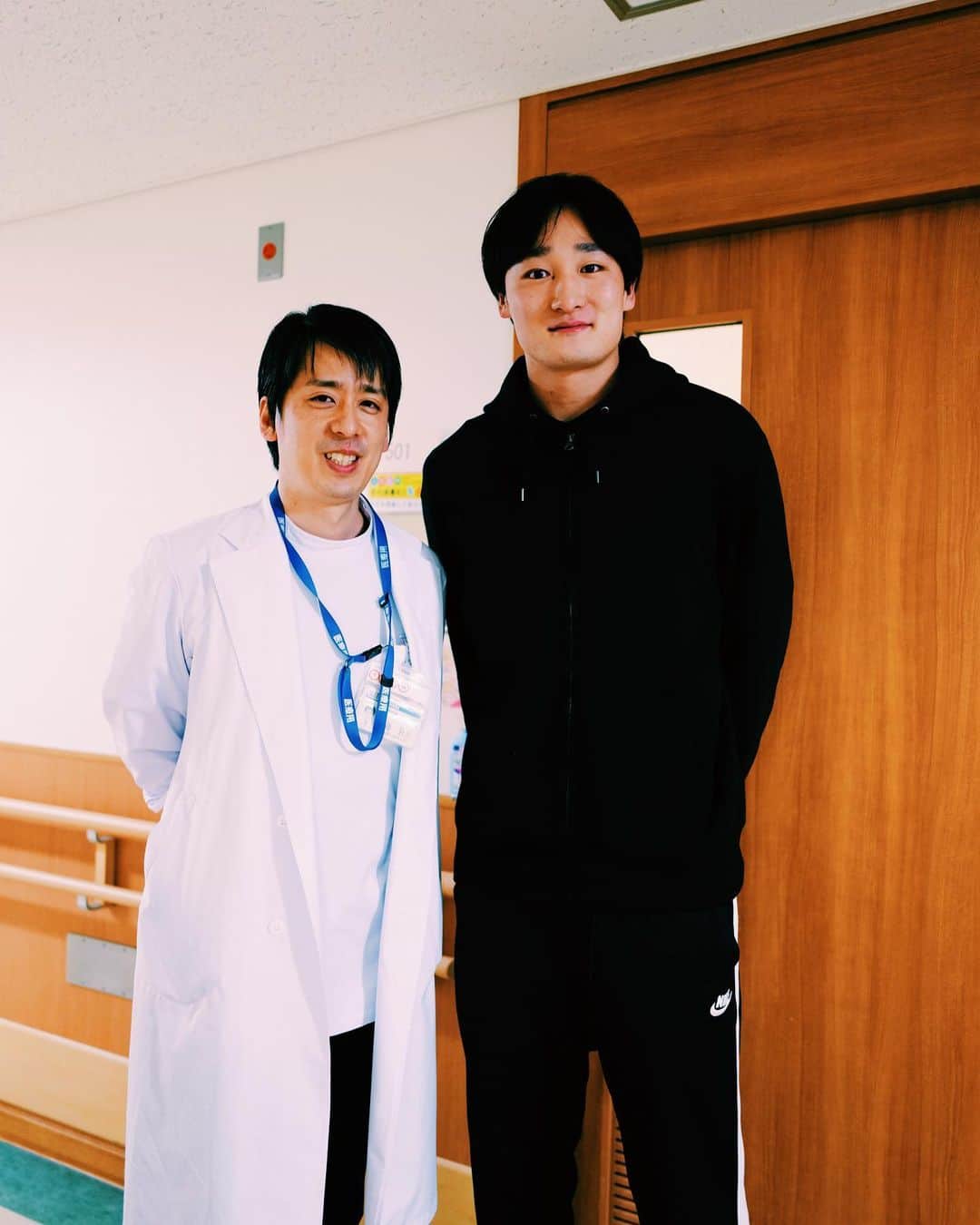 田中大貴のインスタグラム：「年明けに手術して復帰に向けて リハビリを重ねています。 ここからは１つ１つ丁寧に。 今回手術を担当して頂いた加藤先生 お忙しい中ありがとうございました。」