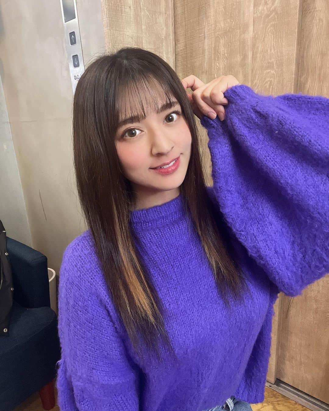 のインスタグラム：「今日はLOG SHIBUYA2さんで髪質改善トリートメントしてきたよ！ 夏にブリーチしてめちゃくちゃ痛んでたからサラサラ戻るといいなぁ❤︎  2枚目はあざと可愛いわんちゃん🐶 . . . 1月 17日 YouTube生配信予定 21日 高田馬場BSホール 28日 撮影会&オフ会❤︎ 31日卒業ライブ新大久保KPL定期公演  . . . #グラビアアイドル #グラドル #インスタグラビア #アイドル #gravureidol #gravure #idol #model #gravuremodel #beautiful #sexy #cute #泳装 #照片 #粉我 #我的最愛 #赞 #好吃#时装 #漂亮 #japanesegirl  #그라비아 #수영장 #섹시 #followｍe」