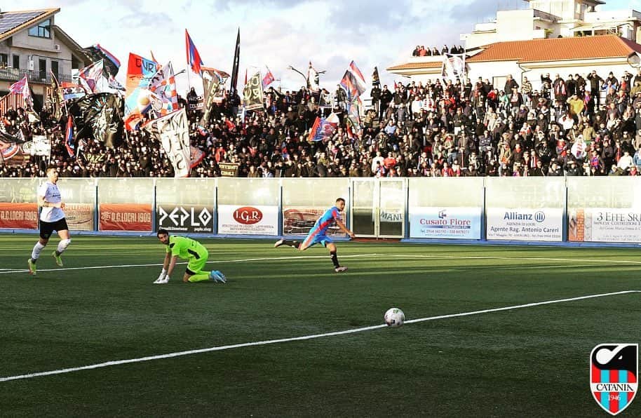 ジュゼッペ・デ・ルカのインスタグラム：「Verso un unico obbiettivo. Bravi tutti , contento per la rete e per la vittoria della squadra ! 🌋🔴🔵🦟」