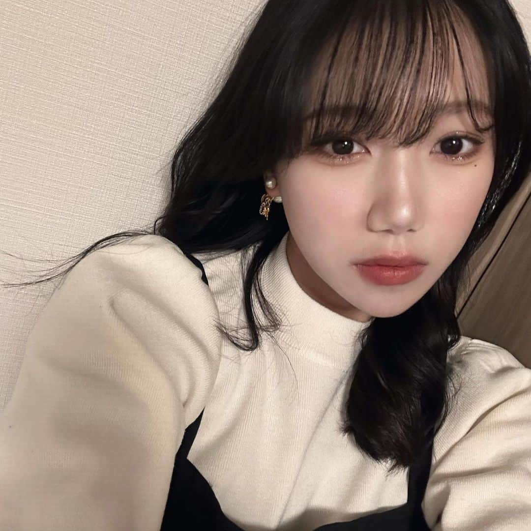 原田まゆのインスタグラム：「. 涙袋かくのやめれない😇😇 #自撮り #일본 #좋아요#좋아요#셀카#涙袋メイク #涙袋#メイク」