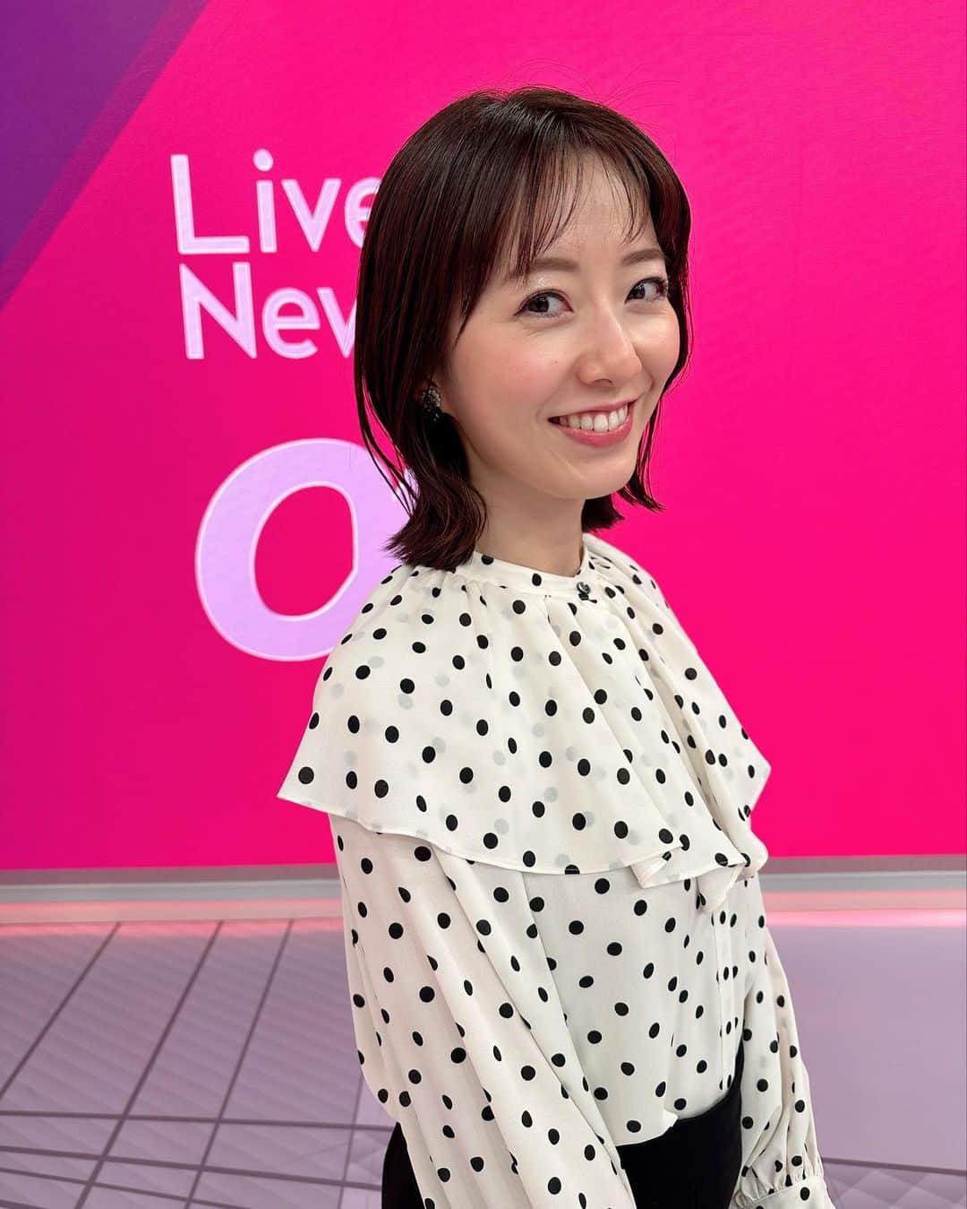 内田嶺衣奈のインスタグラム：「髪を切りました😊 すっきり♡！  どうでしょう…🥺 自分でもまだ見慣れず、ソワソワしています🫣笑。  今週も共に頑張りましょう〜💪！  #LiveNewsα #ヘアカット」