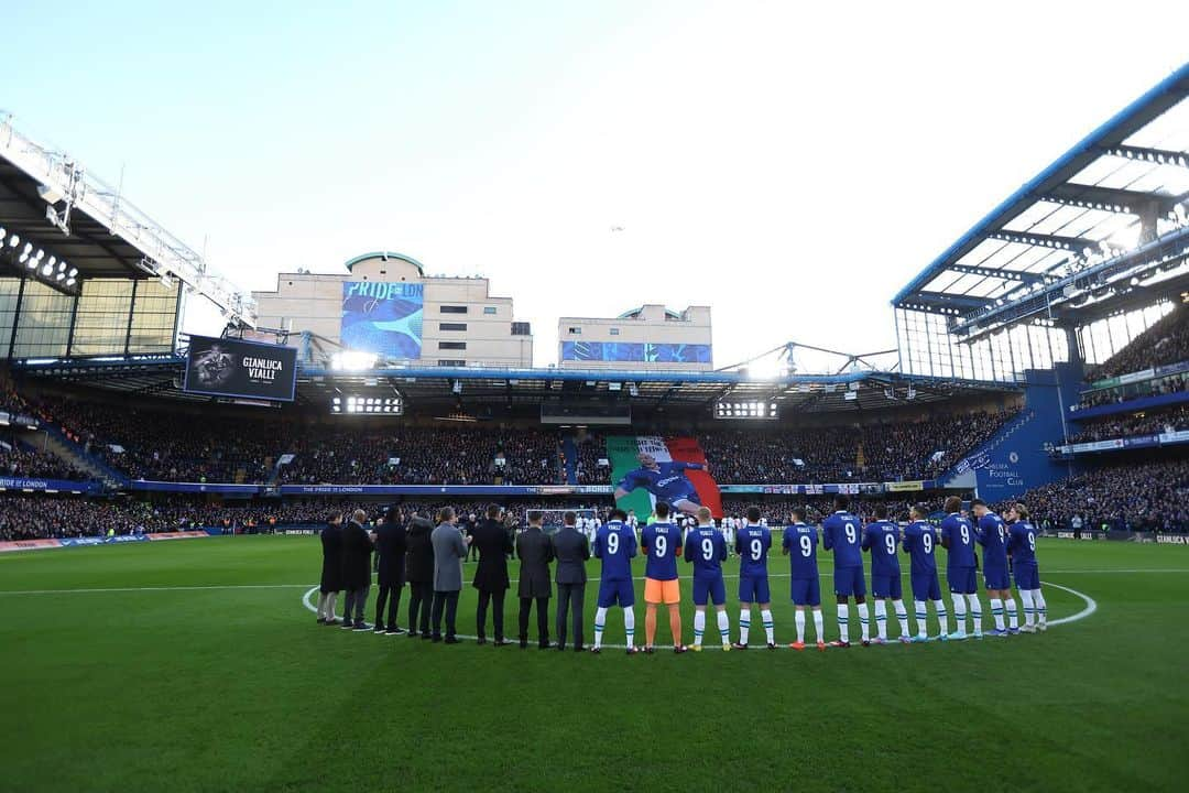 セサル・アスピリクエタのインスタグラム：「An emotional day at the Bridge 💙🙏🏻 RIP LEGEND」