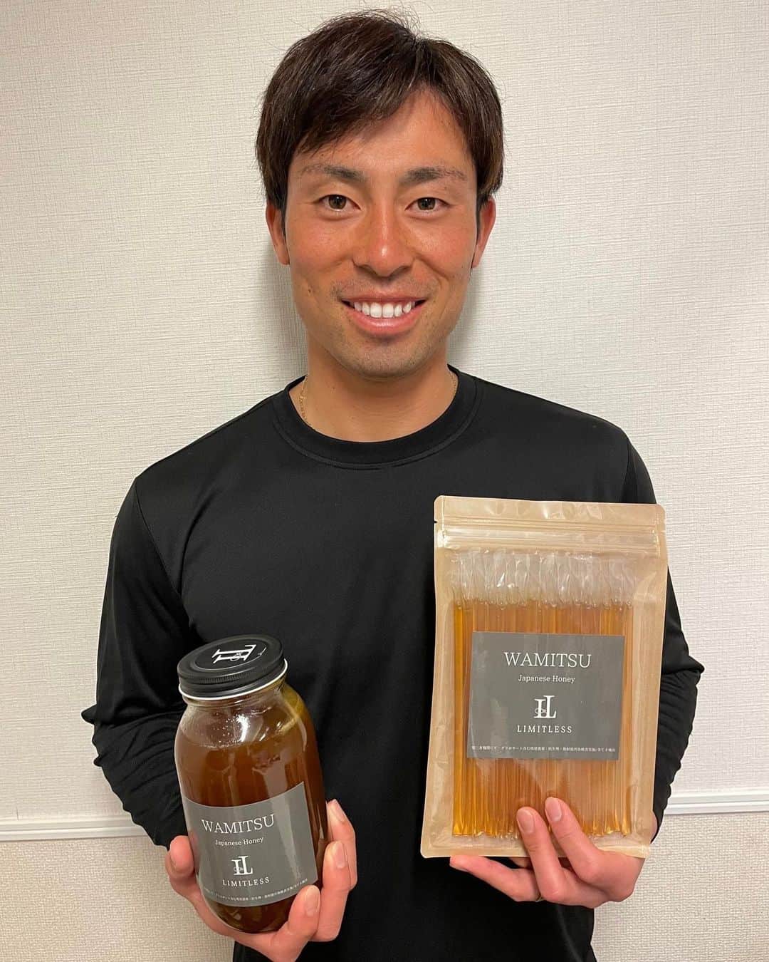 江越大賀のインスタグラム：「ご縁があり、@limitless_honey さんのハチミツを提供して頂きました😊 ハチミツはアスリートに必要なエネルギー補給に最適だそうです🍯  もちろんアスリート以外の方、エネルギー消費が多い子どもにもオススメだそうです👍 （⚠︎1歳未満の子どもには与えてはダメです）  早速今日から頂いて、ハードな自主トレを乗り切ります💪  ありがとうございます🙇‍♂️  #ハチミツ#蜂蜜#安いハチミツには理由がある #自主トレ#体バキバキ#江越大賀 #日本ハムファイターズ」