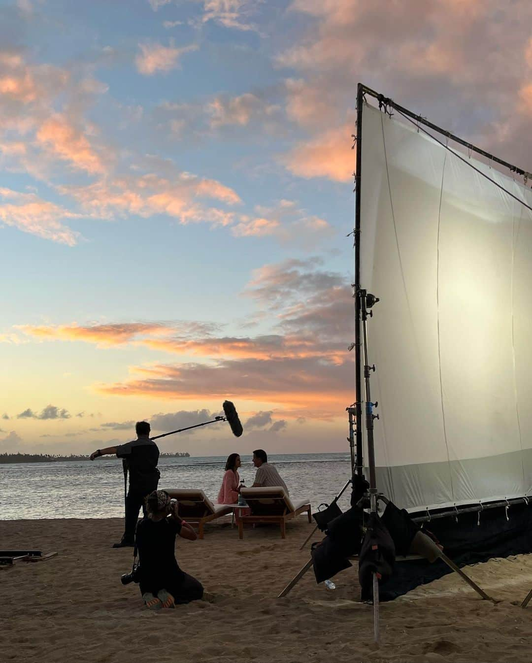 テリー・ハッチャーさんのインスタグラム写真 - (テリー・ハッチャーInstagram)「#BTS from this amazing adventure in #puertorico filming @fantasyislandtv with the beautiful, lovely & funny @roselyn_sanchez  #jamesdenton @richtercommaandy Tune in tonight to watch another #desperatehousewives reunion. #susanandmikeforever 😉 Monday on #Fox followed by @hulu」1月17日 0時09分 - officialterihatcher