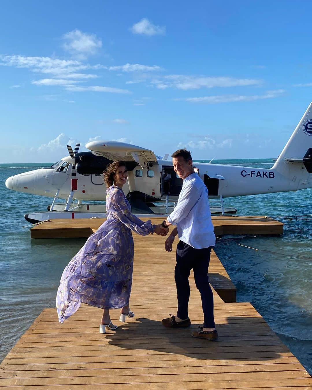 テリー・ハッチャーさんのインスタグラム写真 - (テリー・ハッチャーInstagram)「#BTS from this amazing adventure in #puertorico filming @fantasyislandtv with the beautiful, lovely & funny @roselyn_sanchez  #jamesdenton @richtercommaandy Tune in tonight to watch another #desperatehousewives reunion. #susanandmikeforever 😉 Monday on #Fox followed by @hulu」1月17日 0時09分 - officialterihatcher