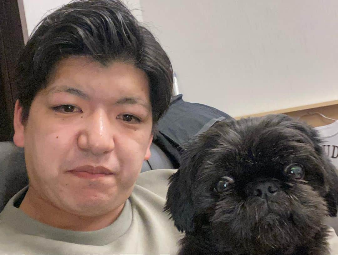 伊織のインスタグラム：「もずくさんと出会って丸2年となりました。 出会った時に一目惚れして、今ではかけがえのない家族です。 もずくに出会えて本当に感謝です。 もずくも僕の元に来て良かったと思ってもらえるようにこれからも愛情いっぱい注いでいきたいと思います。」