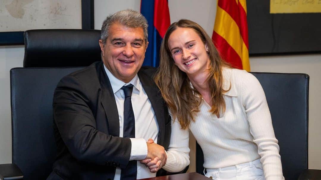Caroline Graham Hansenのインスタグラム：「Muy feliz y contenta! Muchas gracias por confiar en mi tres años más. Visca Barça y soy culé❤️」