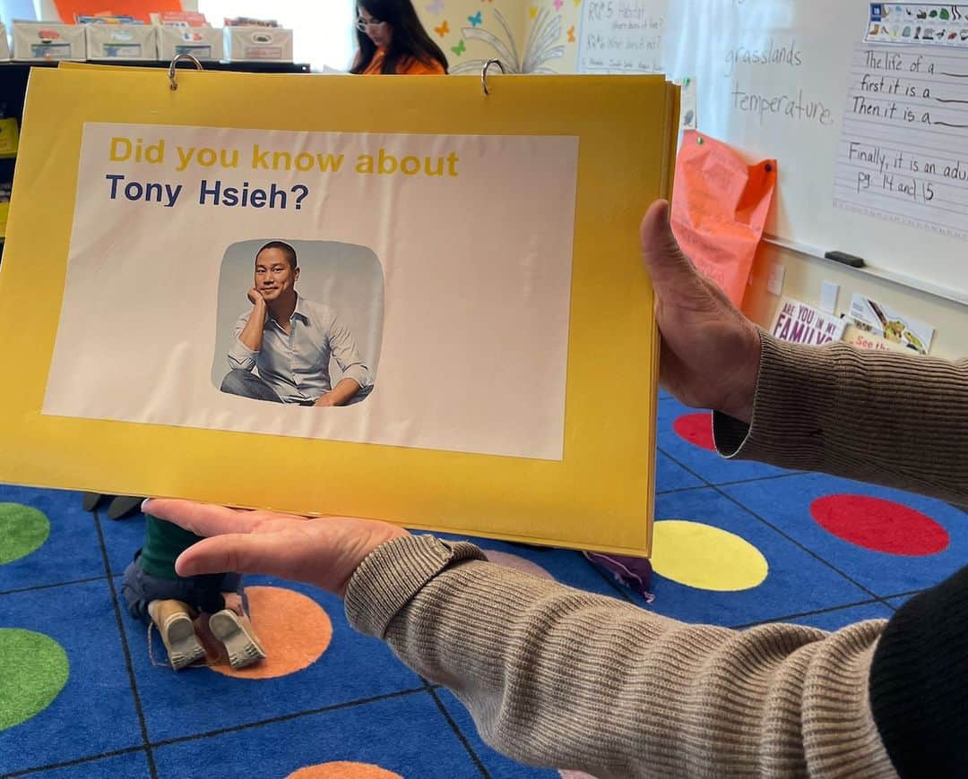 Tony Hsiehさんのインスタグラム写真 - (Tony HsiehInstagram)「Constant learning and growth were key drivers in Tony’s life. That is why we are so pleased to bring you the Strong Start Academy Elementary School at the Tony Hsieh Education Center (THEC).   Continuing the efforts that Tony and others started in Downtown Las Vegas, this dual language elementary education program helps ignite passion in young minds to pursue growth and learning their entire lives.   Last month, in honor of Tony's birthday, the students had the opportunity to learn more about his background and culture. The students celebrated with Chinese dance, Chinese martial arts, and pizza.  The Did You Know book had many facts about Tony, including that he was also bilingual!  Special shout out to the Hsieh family and the volunteers from @dtplv for making this such a special day! .  Posted by Michelle」1月17日 4時41分 - downtowntony