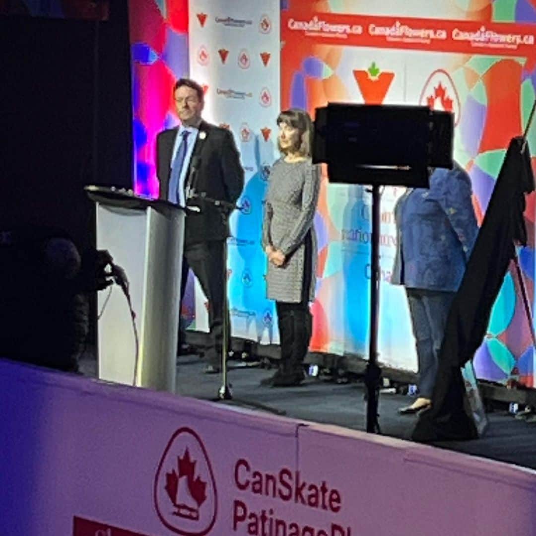 ジェフリー・バトルのインスタグラム：「Such an honour to be in the arena to witness my coach be inducted into the Skate Canada Hall of Fame.  Very few skaters find a coach from the age of 8, and have them by their side when they win Worlds.  I owe my success on the ice to him.  His knowledge, patience (so much patience), and integrity.  Just a few of his qualities that I strive to emulate.  Congrats Lee!」