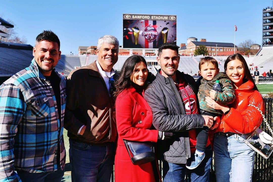 ジョッシュ・マレーさんのインスタグラム写真 - (ジョッシュ・マレーInstagram)「Fun day with my family celebrating another UGA football championship.  #uga #dawgs」1月17日 5時48分 - joshmurray11