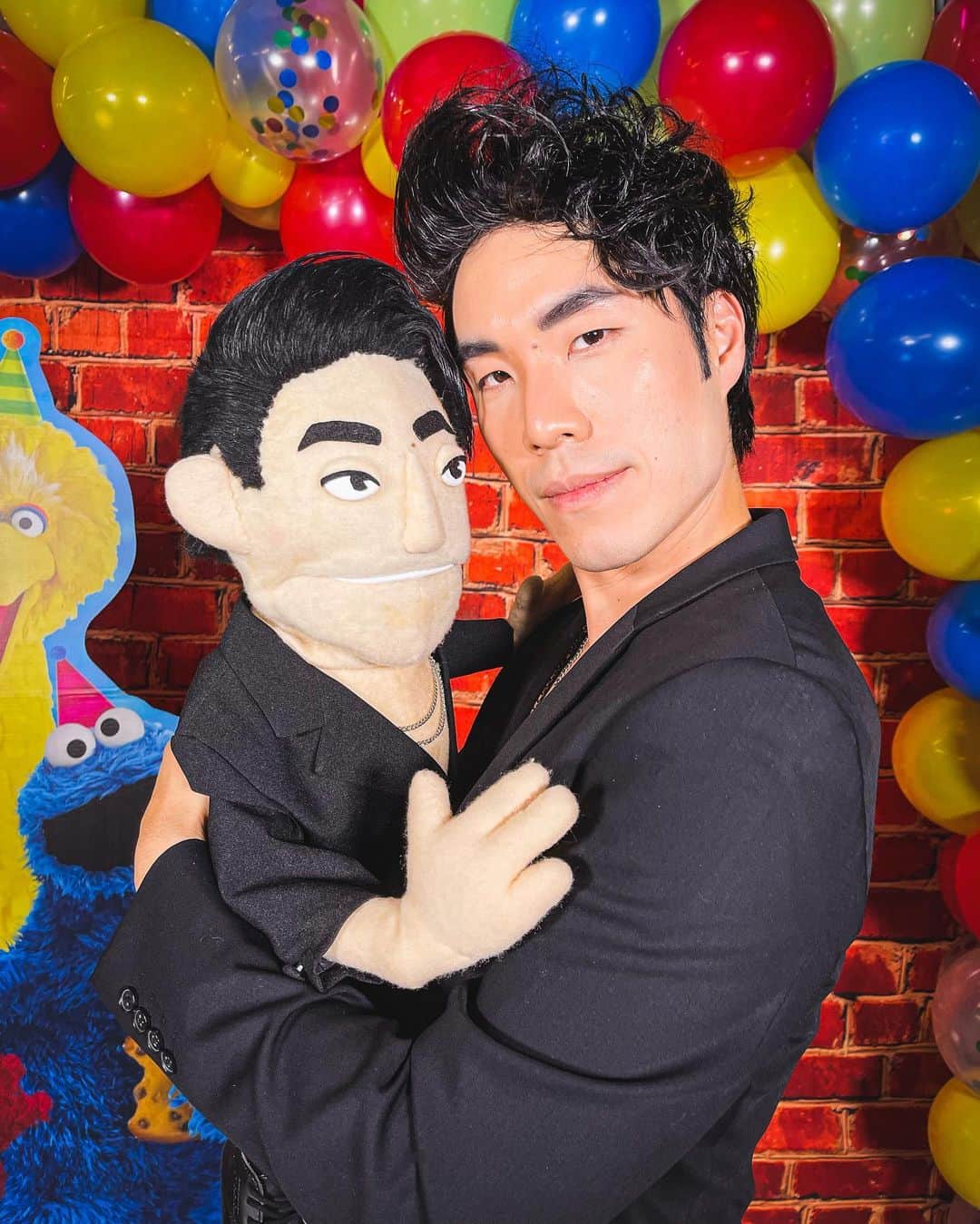 ユージン・リー・ヤンのインスタグラム：「my puppet-themed birthday party was absolutely absurd 😊🥳🤣  custom puppet by @mindovermadison」