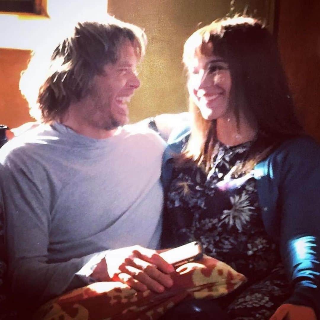 エリック・クリスチャン・オルセンのインスタグラム：「Love and celebrate this incredible human @reneefelicesmith on her birthday. She brings joy, passion, intelligence, laughter, professionalism, empathy, thoughtfulness and love into every moment. So lucky to have spent 10,000 hours with her. Some of my favorite scenes of @ncisla are with her; The one where Nell tells Deeks he's fired still gets me in the feels. @ericchristianolsenfans thanks for the pics!!」