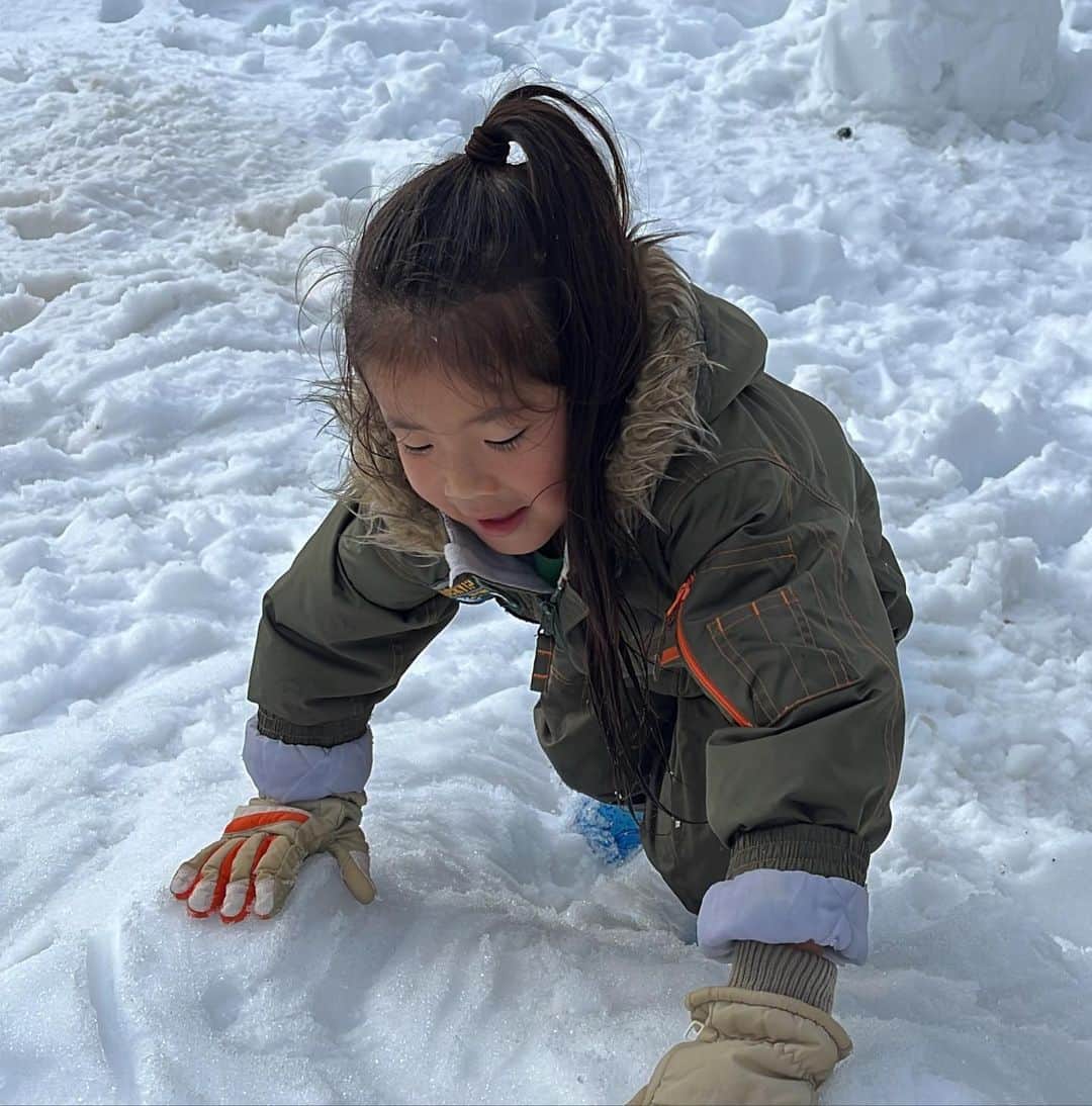 保坂美亜さんのインスタグラム写真 - (保坂美亜Instagram)「ʕ•ᴥ•ʔ 年下のいとこにしっかりと倒れたフリするはーちゃんに成長を感じました」1月17日 9時13分 - hosakamia