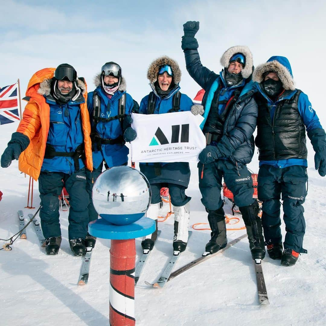 マイケル・ドーソンさんのインスタグラム写真 - (マイケル・ドーソンInstagram)「Made it to the South Pole.   ⬇️  After 50 days/900km skiing across Antarctica to the South Pole I'm back home. 50 days off the grid, just out there was an incredible experience. It was an epic trip with 4 amazing people in one of the last untouched places of the planet.  Absolute privilege to be able to attempt to capture the scale of such a beautiful place with my camera. Here's a few images from the trip -> More to come 😃  We flew into Union Glacier and then caught a Twin Otter from there to the edge of the Ronne Ice shelf & the edge of the continent. We then skied for about 20km a day arriving at the South Pole 50 days later (we had food dropped by plane)  Thanks to Antarctic Heritage Trust & the team for a truely ambitious project. To Bengt/Rune/Lars from Ousland Explorers for all the work done in the background & keeping me safe 😉 And to the crew Laura, Marthe, Nigel and Bengt. And the crew at UG.  Now some R&R 😃」1月17日 9時23分 - mrmikedawson