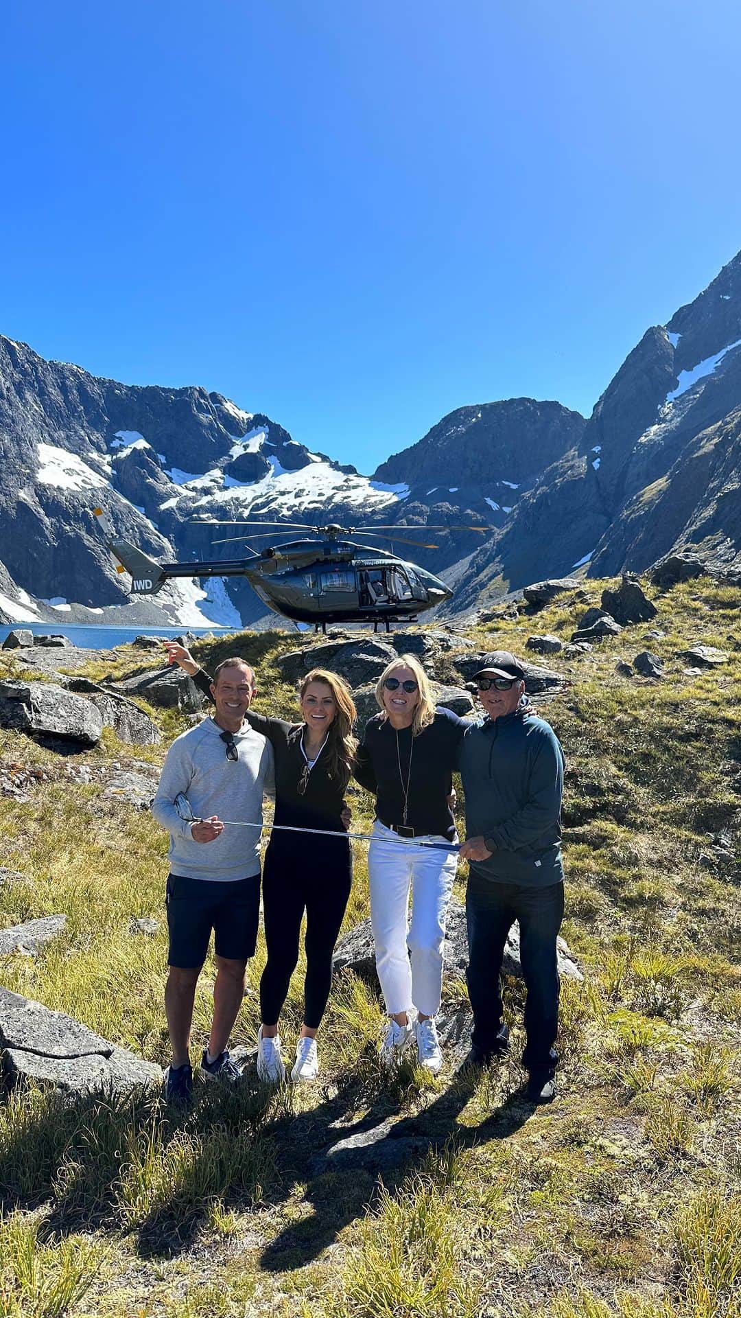ミッチェル・マネーのインスタグラム：「New Zealand has to be the most beautiful place on earth!  Missing this special country! The food, the people, the wine, the golf, the amazing memories made with the greatest friends! What a trip!!! It is everything it was talked up to be and more!! And even more special now that Mike and I got engaged there!!! Who else has been here?? Tell me where!   #newzealand #travel #queenstown #aukland #blanketbay #tiariti」