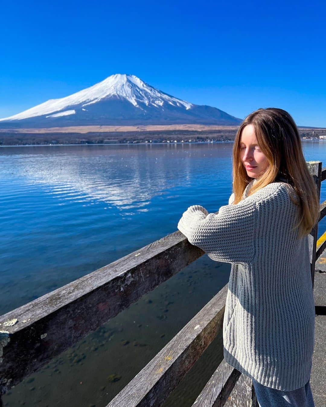 Lisaのインスタグラム：「富士山はこんなにクリアに見えてラッキー🗻🍀」