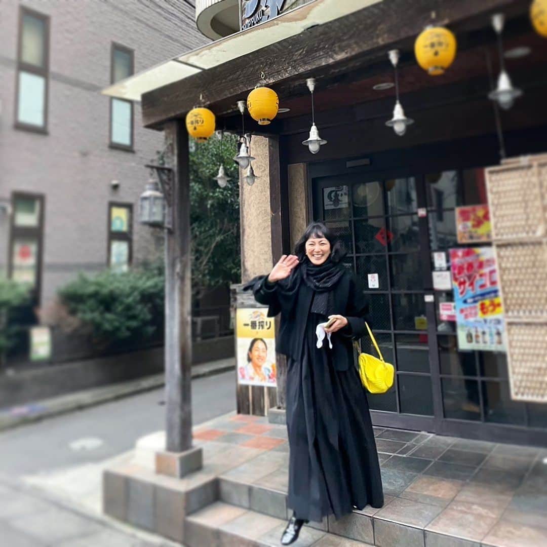 のインスタグラム：「映画　夜明けまでバス停で 作品中、働いていた居酒屋を見つけて 喜ぶわたし。 いわゆる聖地巡礼的な？笑 たまたま見つけたんだけど笑 まだまだ様々な映画館で上映してくださっていること。 感謝します。 長い時間をかけて日本を旅する作品に 関われたことが本当に嬉しいです。 #夜明けまでバス停で」