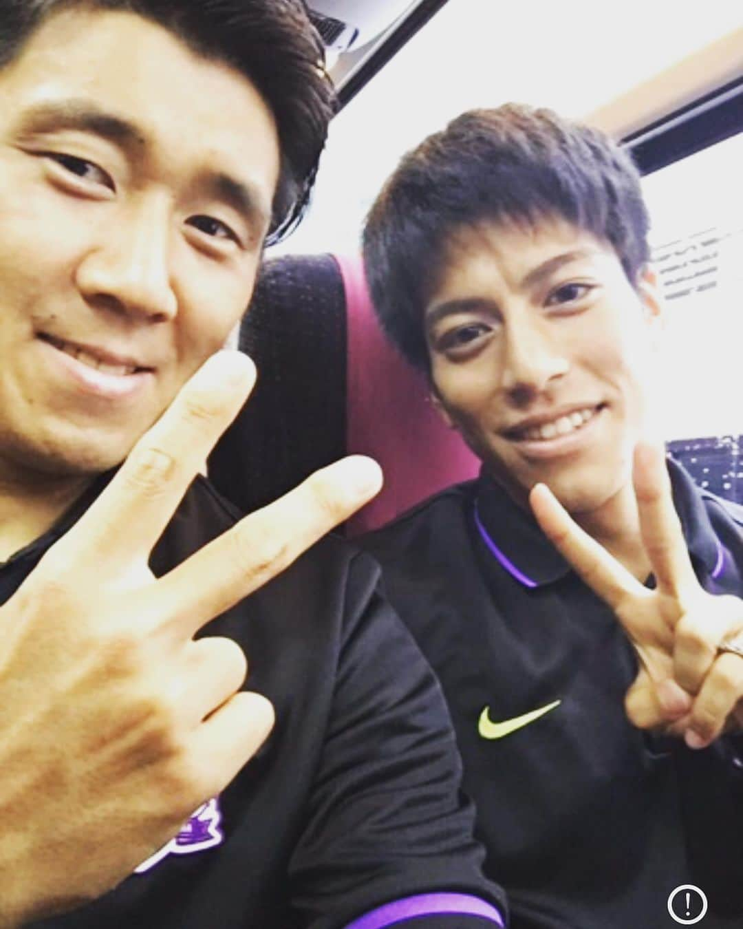 宮吉拓実さんのインスタグラム写真 - (宮吉拓実Instagram)「サッカー選手として、人として心の底から尊敬する偉大な大先輩。 僕が16歳のときに出会い、それからずっとみずさんのプロフェッショナルな姿をいつも近くで学ばせていただきました。 少しでも近づけるようにこれからも背中を追い続けます。 みずさん、現役生活お疲れ様でした！」1月17日 19時45分 - takumi_miyayoshi