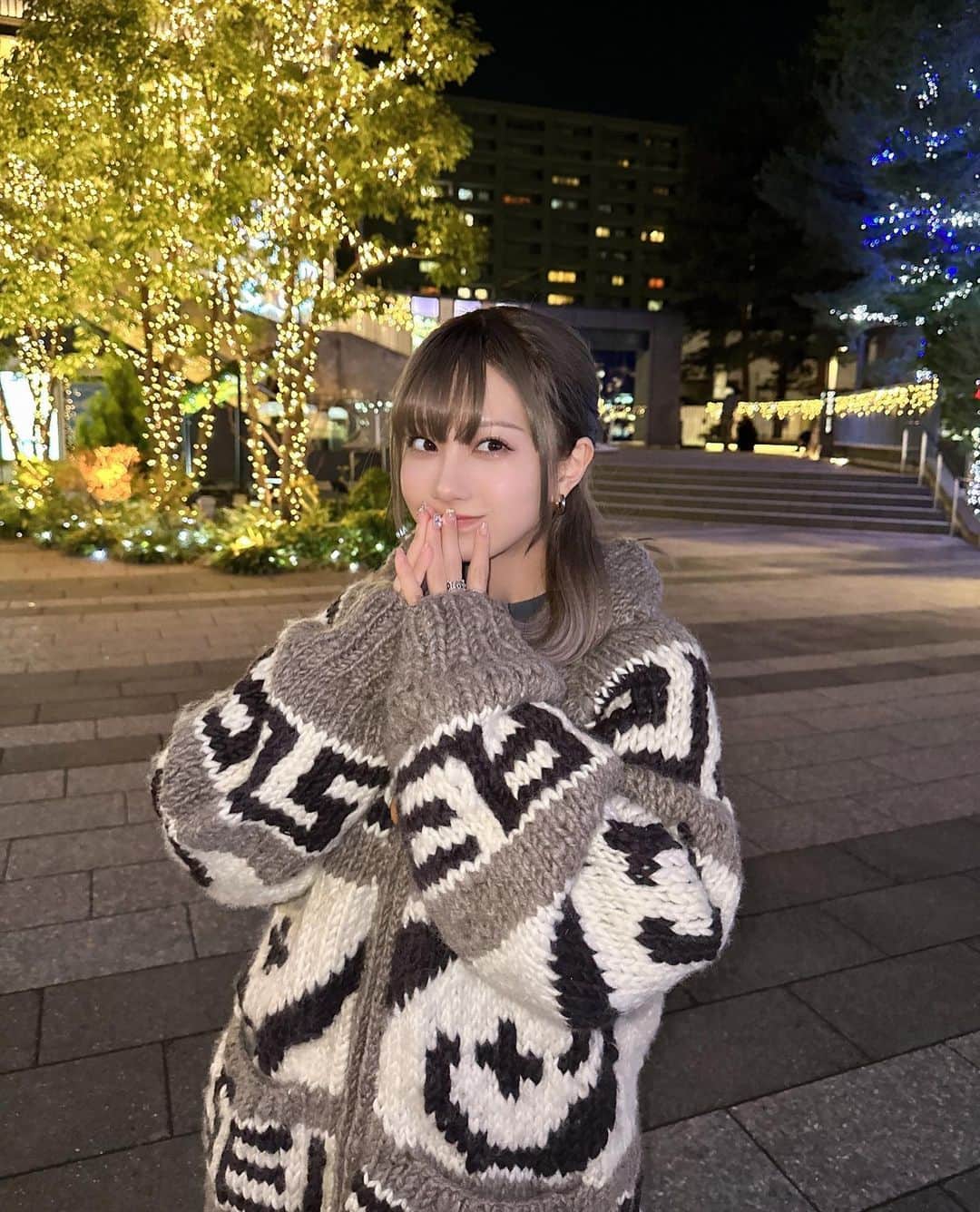 のインスタグラム：「. 足出すの余裕やーん！寒くないやーん！ まだ若いやーん！と思ってたこの翌日 普通に風邪引きました🤧」