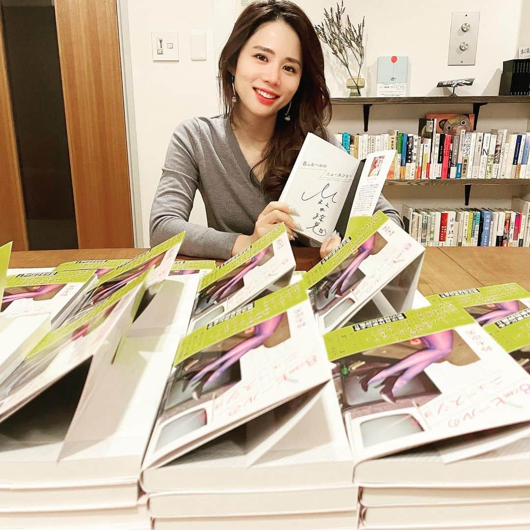 鈴木涼美のインスタグラム：「Book signing at cotogoto books.  "Kick it away with my 8cm heels" and “Graceless” @cotogotobooks」