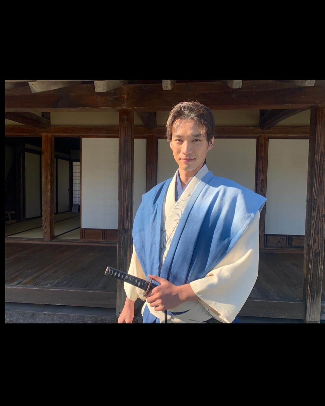 福士蒼汰のインスタグラム：「本日22:00〜 NHKドラマ10【大奥】 第２話放送になります！  家光と有功の壮絶な運命の始まりです。いざ撮影に入ると この上ない喜びも、出口の見えぬ悲しみも味わいました。 ただそれだけに、皆様に見て頂きたいと強く思います。 まだまだ未熟者ですが、 我々の運命の片鱗を覗いてくれると 嬉しい限りです😌  21:30〜はインスタライブ こっちもよろしく👍🏻」