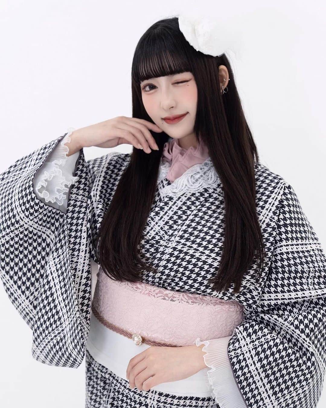 一ノ瀬りとのインスタグラム：「去年は沢山黒髪お世話になった♡ あんじゅさんのおかげでさらさらにもどった🫶🏻」