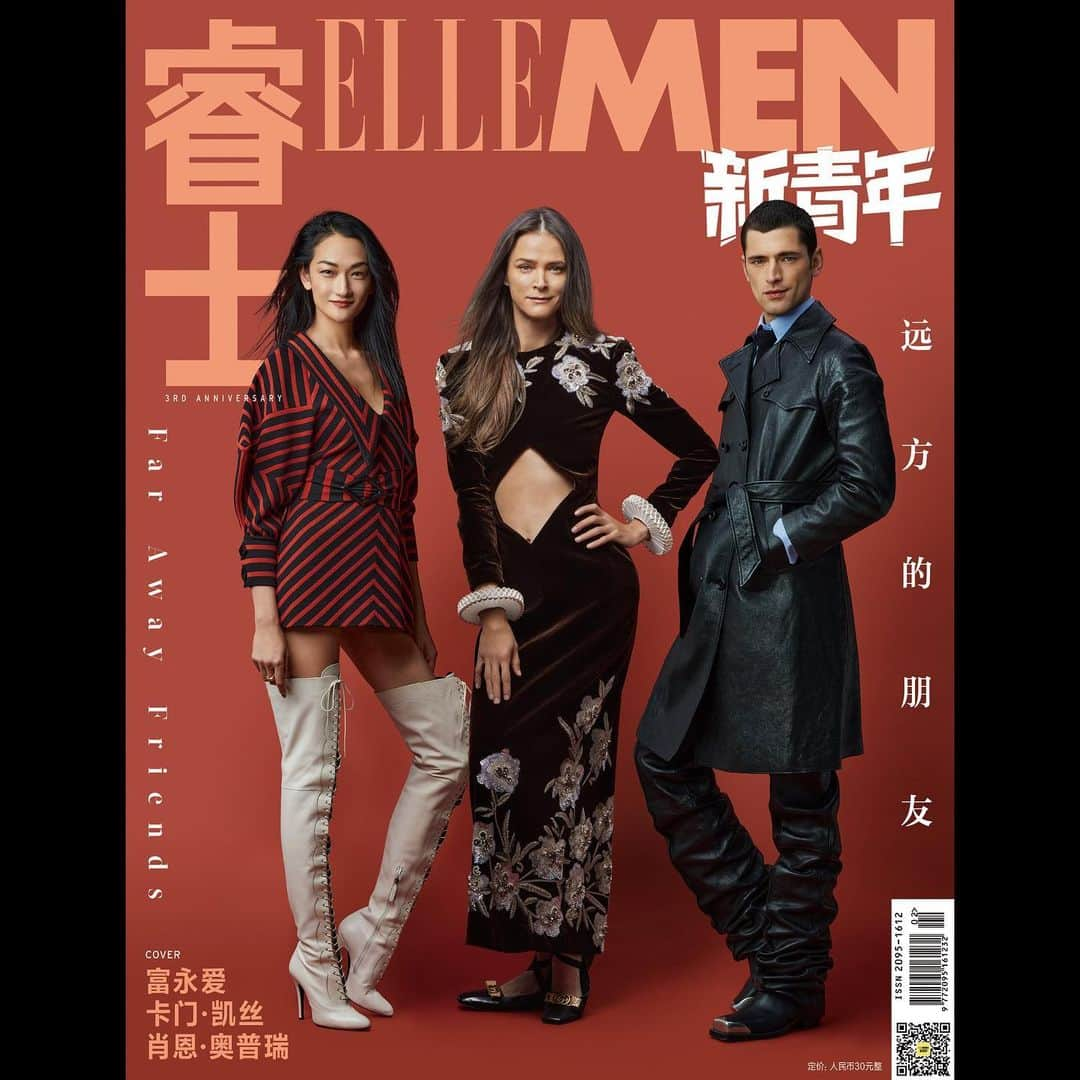 レスリー・キーさんのインスタグラム写真 - (レスリー・キーInstagram)「ELLEMEN FRESH 2023 Spring issue @ellemenfresh 3rd anniversary  featuring @gucci Gucci Cosmogonie Collection by @alessandro_michele   Cover feature 3 Supermodels  ★ CARMEN KASS ★ SEAN O’PRY ★ AI TOMINAGA  @kasscarmen @seanopry55 @ai_tominaga_official   Editor-in-Chief @xylcindy  Photographed by @lesliekeesuper  Stylist @yyuuaannqqiiaann @jamiegracestylist @rena_semba   Hair @kimroyhair @johnny.caruso @t.cutters.v_v  Makeup @adamdecruz @keikohiramotomakeup1 @harukadebeau  Production @ida_society @riz_tokyolady Pedro Meng  Photo assistant @stillsbyconnor @stevenburtonphoto  Special thanks @modelsdot @vnymodels @lanawintersvny @silent_paris   #ellemenfresh #gucci #guccicosmogonie #supermodels #alessandromichele #lesliekee #carmenkass #seanopry #aitominaga #vnymodels #silentmodels」1月17日 20時36分 - lesliekeesuper