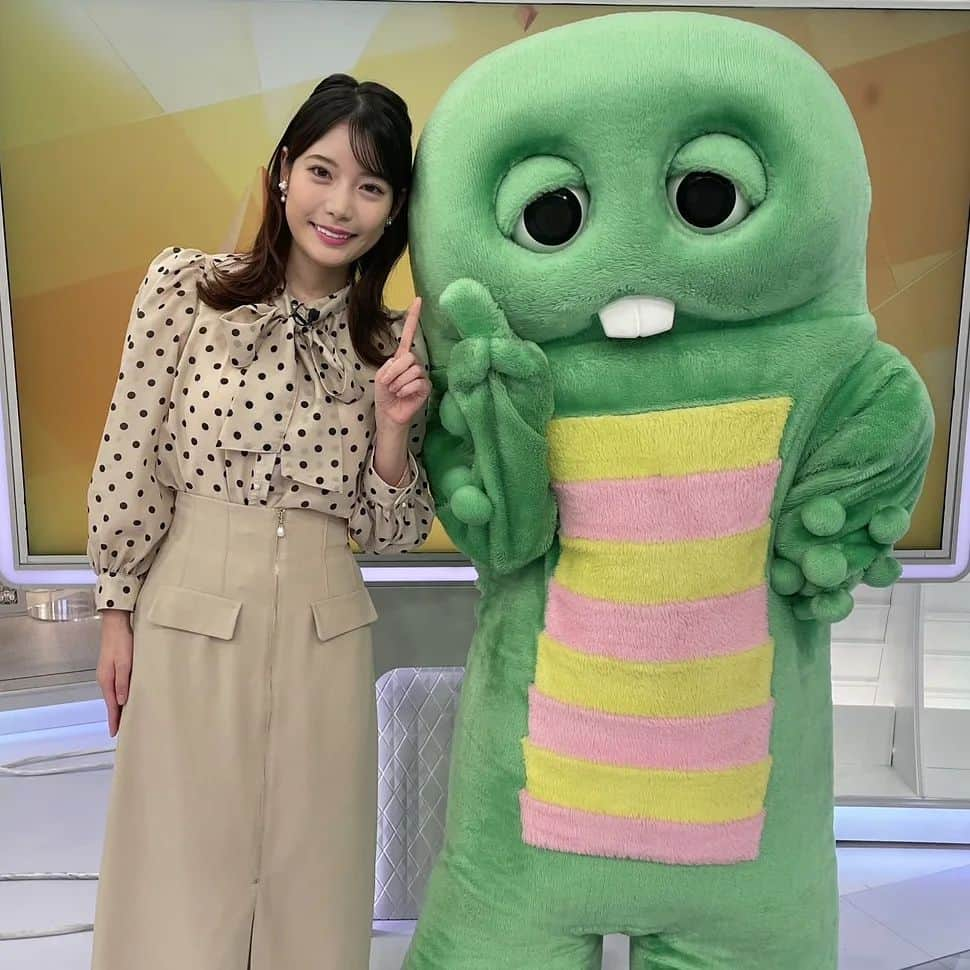 フジテレビ「プライムニュース イブニング」さんのインスタグラム写真 - (フジテレビ「プライムニュース イブニング」Instagram)「あすは関東でも日差しがたっぷり届きそうです。 洗濯日和ですが、晴れる分、空気がカラカラに乾きます。 こまめに保湿しましょう。 #ソラよみ #竹俣紅　@benitakemata_official #ガチャピン　@gachapin_official #天気 #お天気 #イット」1月17日 20時41分 - livenews_it