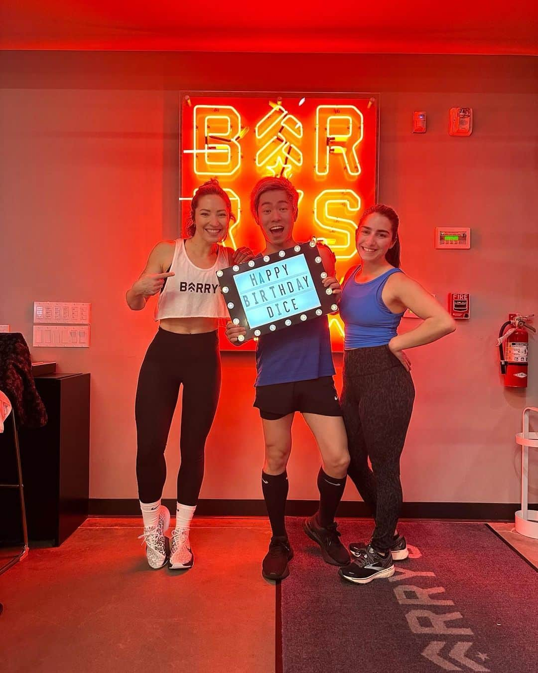 マリッサ・キャステリのインスタグラム：「Happy birthday Dice! 🎂#barrysbootcamp」