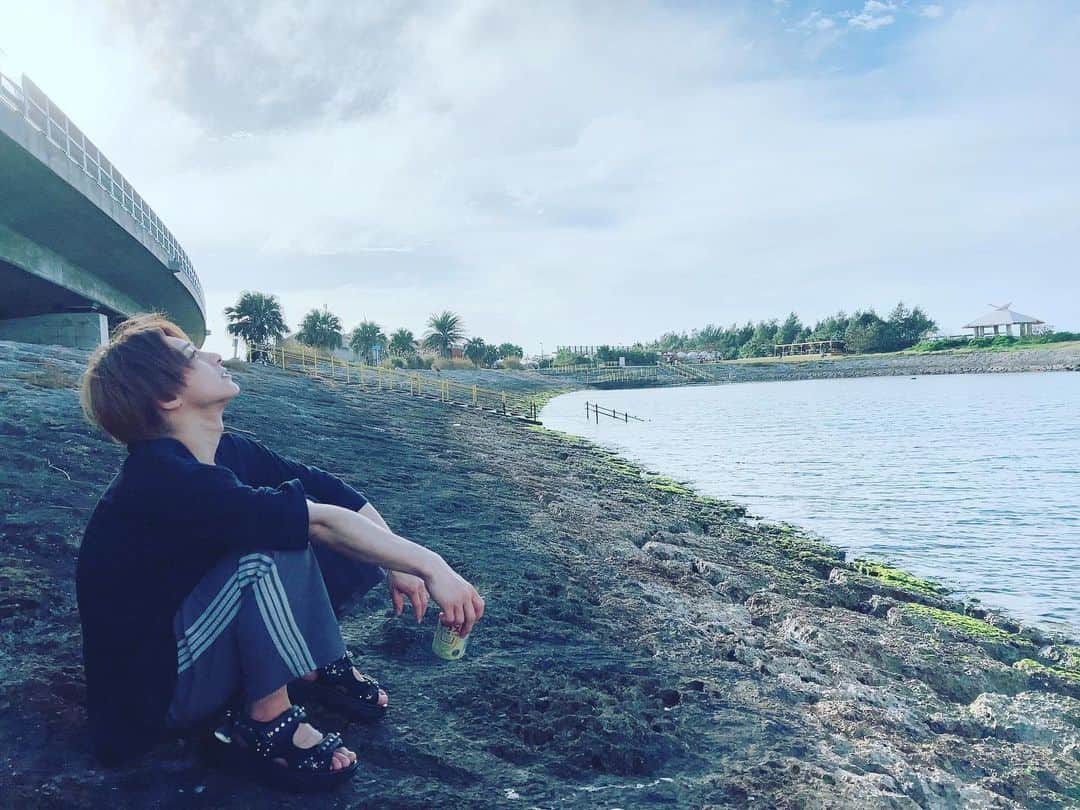 米原幸佑のインスタグラム：「東京を一時脱出してました。 今日からバリバリです。 1月はYKライブ東京。大阪。 #ギャラクシー神楽 #屍の王 イベント。 2月は初の2人芝居 「シンセキのおにいちゃん」  2023年も改めて よろしくお願いします。」