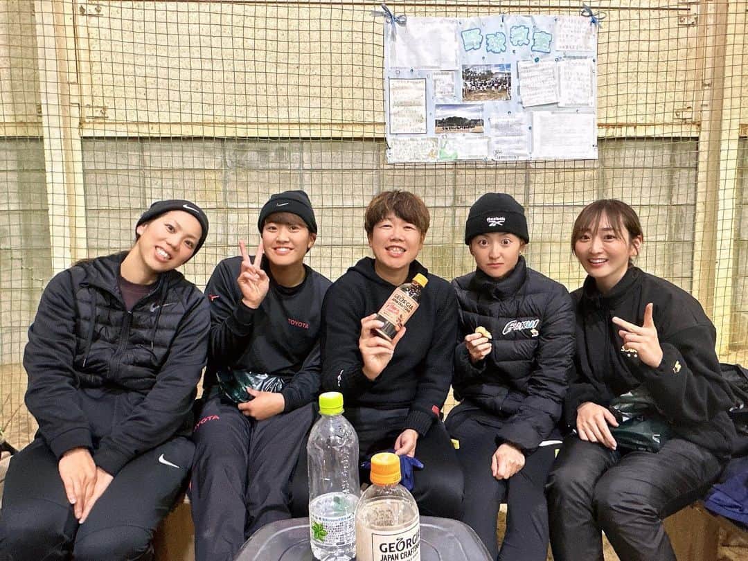 長崎望未のインスタグラム：「.  福井県あわら市へ🥎✨  今回、もっさんとごっちんと 3人で福井県の芦原市に呼んでいただき  スペシャルトーク&ソフトボール教室🥎を させていただきました🥰🫶🏻  あわら市役所の方々を始め 色々な場面でたくさんの方に サポートしていただき  子供達といっぱい交流できて とても楽しい２日間でした🤭✨  トークショーも、ここでしか言えない 裏話だったり😂 子供達の質問がど直球すぎて おもしろかった😂🔥✨  ご飯も美味しすぎて食べすぎて 多分2日間で2キロは太ったよ😂ぶひ。笑  夜は、グランディア芳泉に泊まって♨️ びっくりするくらい 温泉が気持ち良すぎました😂✨  あわら市にいっぱい温泉があるので 色んなところ巡りたいなって そのくらい最高でした🥰🫶🏻  会いたかったまゆちゃんや きよちゃんにも会えて もうハピネスでしたん♥️  福井の子供達が少しでも レベルアップして 楽しかったと感じれる教室に なっていればいいなと思ってます🥰🙏🏾✨  #福井 #あわら市 #ソフトボール #ソフトボール教室 #グランディア芳泉」