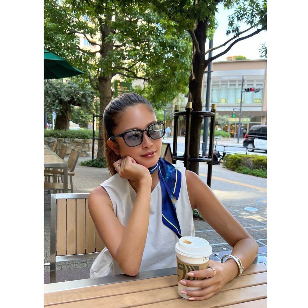 菊池なつきのインスタグラム：「実は私コーヒーが苦手で カフェでお茶する時はいつも紅茶か ジュース飲んでます🥤🫖✨  コーヒー飲めなくもないので 出されたら飲むけどお腹痛くなるの笑  カフェラテなら👌✨ 苦いのがだめみたい  𖣔  𖤣𖥧𖥣𖡡𖥧𖤣  𖣔  𖤣𖥧𖥣𖡡𖥧𖤣  𖣔  #cafè #cafestagram  #instagood #instadaily #instalike #instapic #instaphoto #tokyo #日焼け #日焼け女子　#小麦肌」