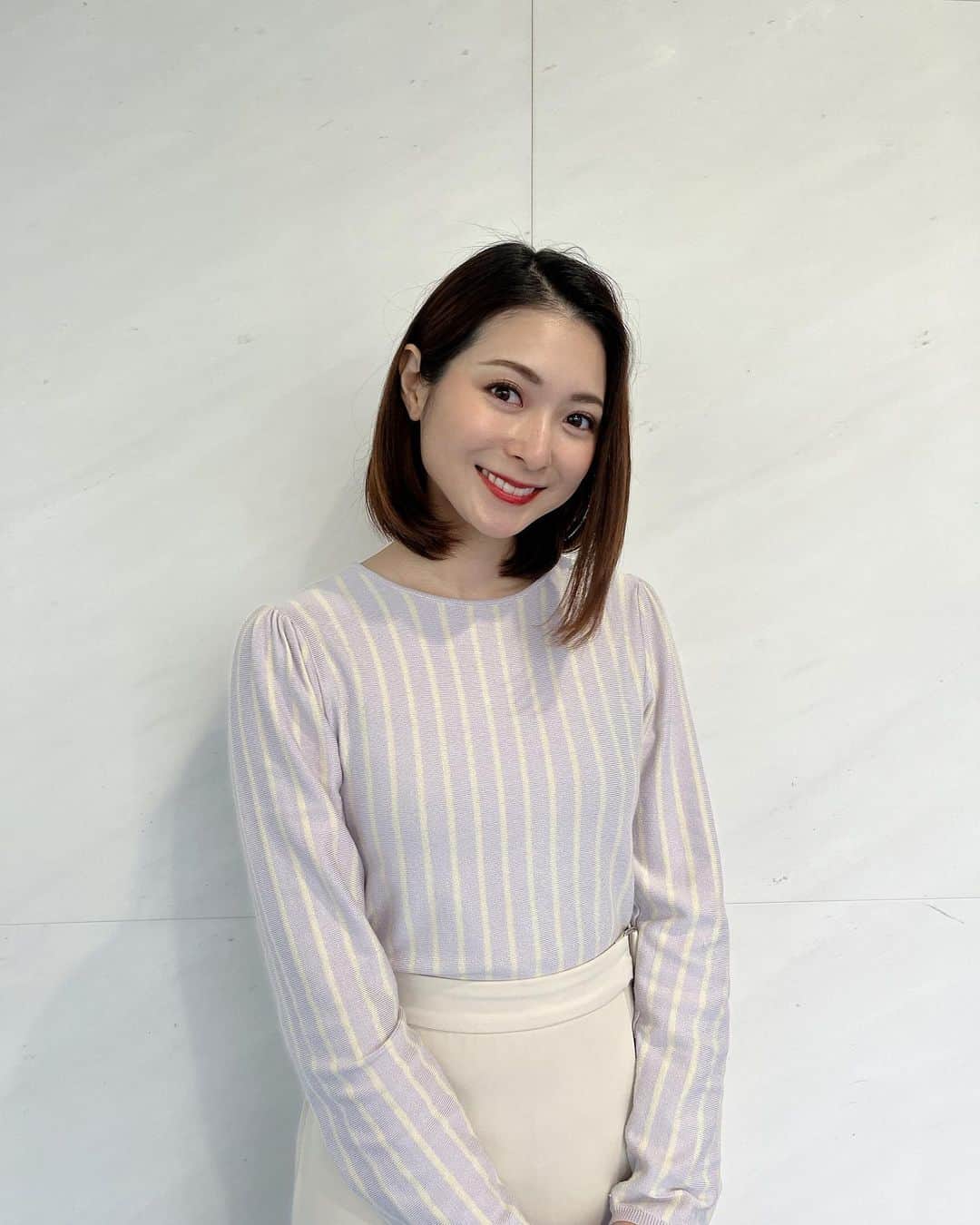 住田紗里のインスタグラム：「薄紫のトップスに白のスカートという、淡い色合いでした。  トップス Pierrot (@pierrot_shop)  スカート RASW(@rasw_official)  #グッドモーニング#衣装#pierrot#rasw#テレビ朝日#テレ朝#テレビ朝日アナウンサー#アナウンサー#住田紗里」