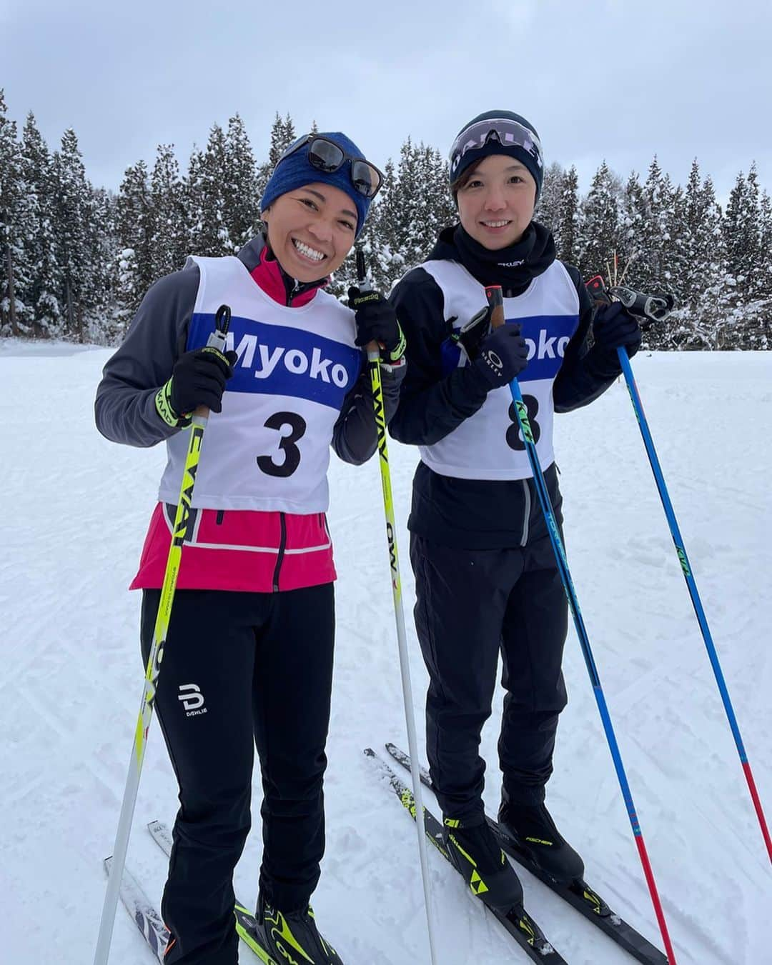 矢澤亜季のインスタグラム：「*クロカン合宿中、スペシャルゲストに…✨ スピードスケート平昌オリンピック金メダリストの小平奈緒さんがカヌーチームのトレーニングに参加してくださいました⛷✨  小平さんは同じ長野県出身ということで、勝手に親近感を持ち憧れていた選手です😍⛸🍎 そんな小平さんとクロカン合宿中にお会い出来、とっても幸せな時間を過ごさせて頂きました🤩  少しの時間でしたが、一緒に過ごした貴重な時間を糧に今シーズン頑張っていきます💫🔥 . . . #新潟県 #妙高市  #長野県出身  #クロスカントリースキー #クロカン女子 #カヌー #スラローム  #アスリート #女子アスリート #トレーニング #トレーニング女子  #カヌースラロームセンター #葛西 #釣り #釣りガール #海釣り #東京 #昭島  #モリパーク #アウトドアヴィレッジ #昭和飛行機都市開発株式会社」