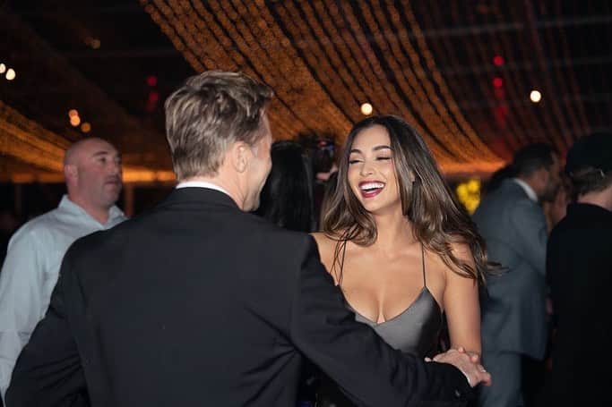 リンジー・モーガンのインスタグラム：「Ok, fine. Some evidence.  Thank you @kaleycuoco & @tommypelphrey for throwing a wicked party & for falling in love for us all to enjoy 🥰 Many congratulations again 🤍 We can’t wait to meet Baby Girl Pelphrey 😍🥰」