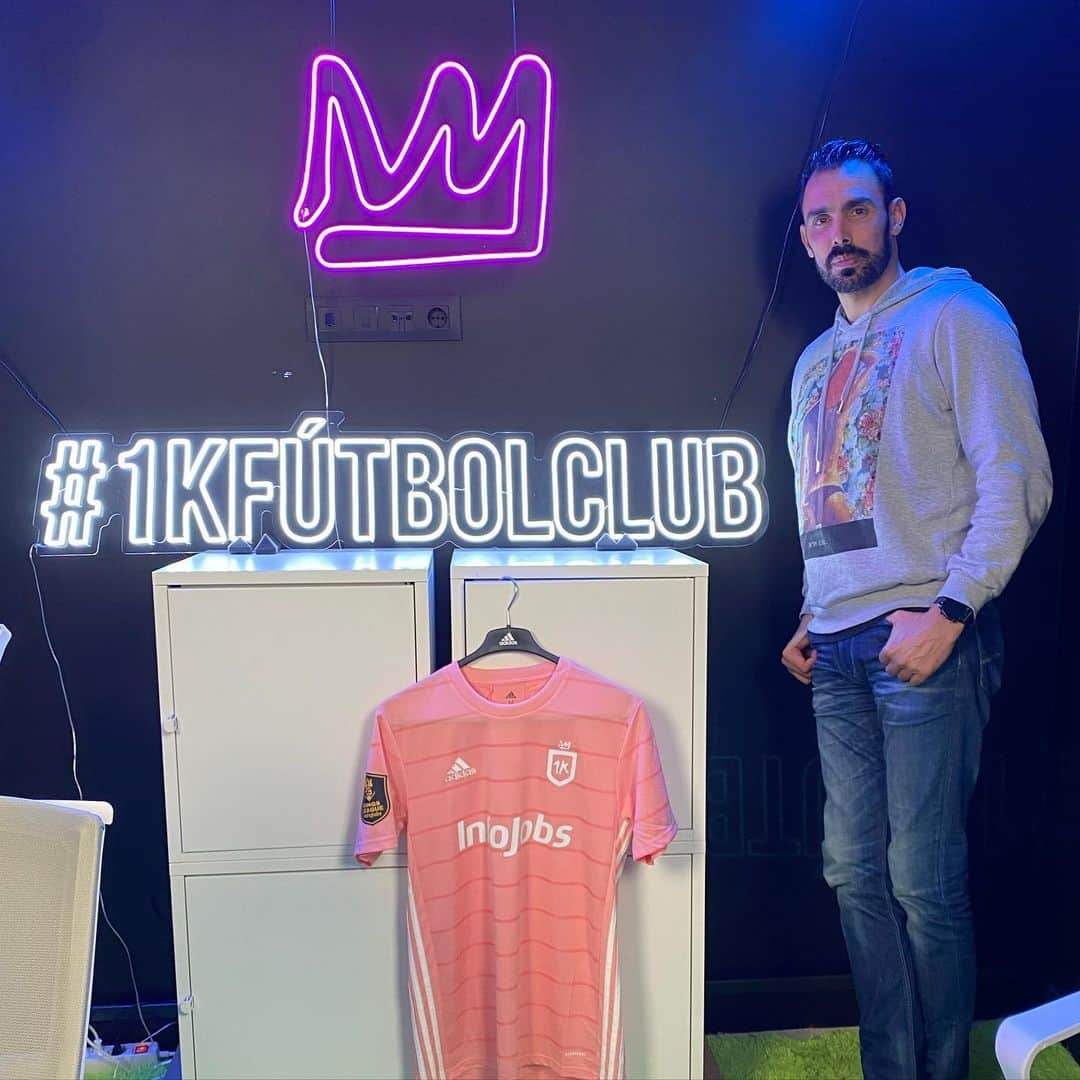 ジョルディ・コディーナのインスタグラム：「@1kfutbolclub 💪🏼💪🏼💪🏼」