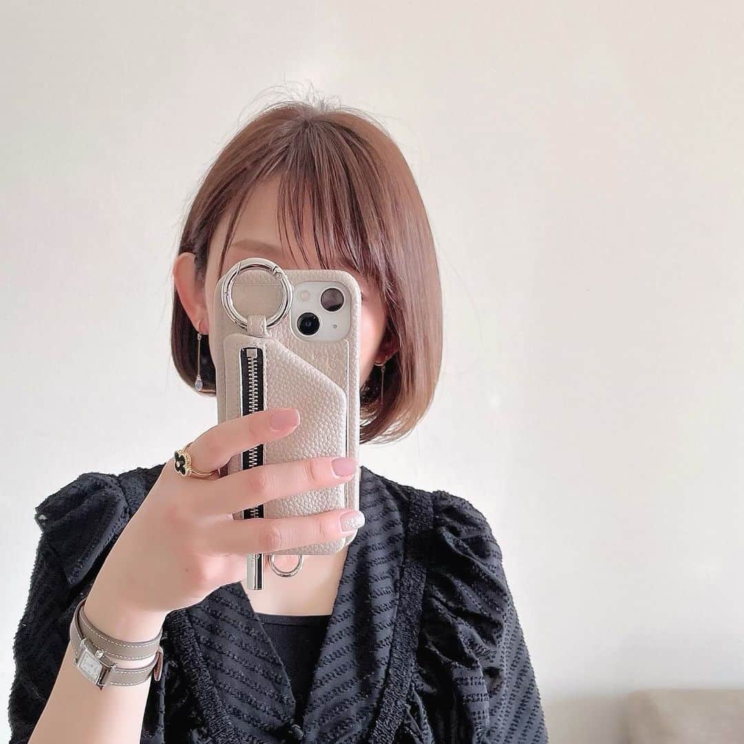 のインスタグラム：「*  * 💇🏻‍♀️💇🏻‍♀️💇🏻‍♀️ * 先日今年初lien.へ🌿 @kensagara_lien  * 最近内巻きにすることが多いので巻きやすくカットしていただきました✂︎ * カラーはお気に入りのラベンダーが入ったベージュ💜🧸 * #ヘアカット #ヘアスタイル #大人ボブ #内巻きボブ #自由が丘」
