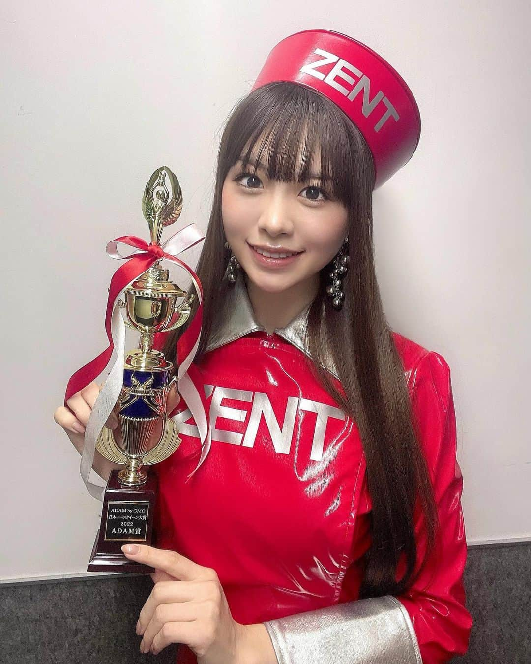 松田蘭さんのインスタグラム写真 - (松田蘭Instagram)「日本レースクイーン大賞のご報告🏆❤️  東京オートサロン2023で Adam byGMO日本レースクイーン大賞2022の 授賞式が行われました！  松田蘭、冠スポンサー様の Adam賞を受賞させていただきました🏆❤️  レースクイーン人生の夢である トップレースクイーンに近づけた事、そして Adam賞を必ず獲りたい気持ち一心で挑んだので こうして想いを形に残すことができてとても嬉しいです！  これは応援してくれたみんなで掴み獲ったAdam賞です！  ファーストステージからファイナルまでの 約2ヶ月の長い期間 本当にありがとうございました❤️✨  まだまだ成長し続けます！ 今後も松田蘭の応援をよろしくお願いします！  #日本レースクイーン大賞 #日本レースクイーン大賞2022  #日本RQ大賞 #ZENT #ZENTsweeties #ZENTsweeties2022 #S耐 #スーパー耐久 #swish  #motorsport  #racing  #GMO #adambygmo  #NFT #東京オートサロン #東京オートサロン2023  #tokyoautosalon  #tas2023  #レースクイーン #RQ #racequeen  #awards  #fyp #likes  #me #japanesegirl  #松田蘭」1月17日 22時01分 - ran_mjargtne