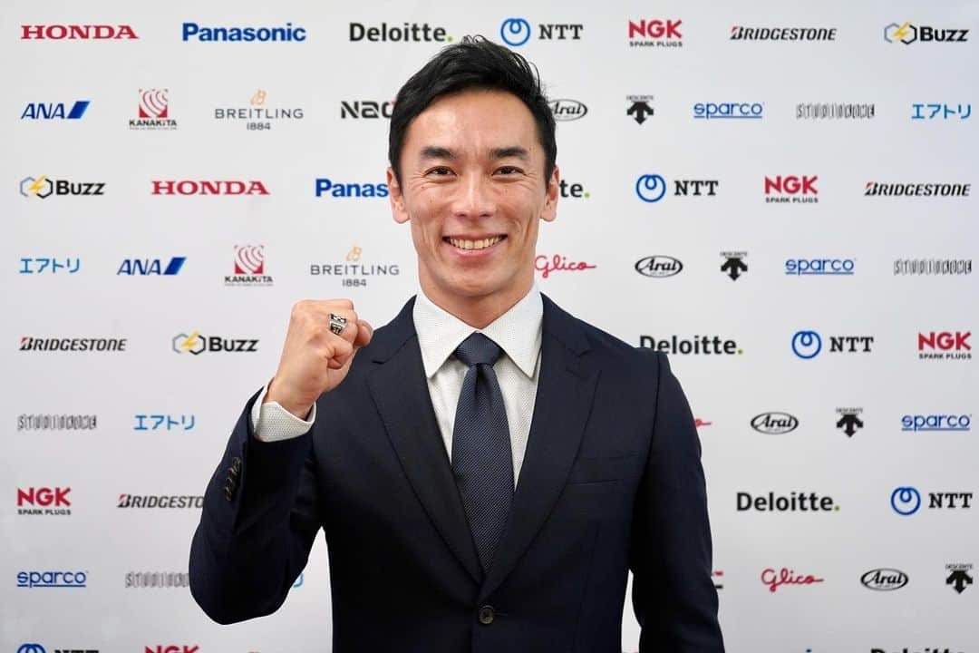 佐藤琢磨のインスタグラム：「皆さん、お待たせいたしました。2023シーズンはChip Ganassi Racingより11号車でオーバル戦に出場いたします！」