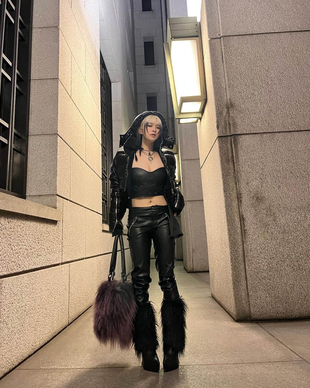 なつかのインスタグラム：「Lost forever, if I never knew you🫂  ☿ @ohtnyc ♄ @esth.official  ♆ @nakedwolfe hair @ryo___newwave」