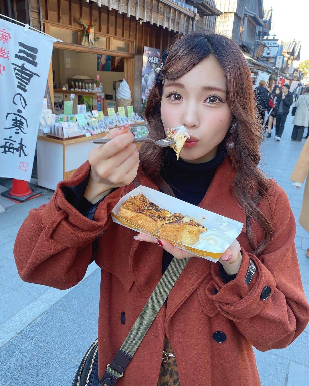 のインスタグラム：「. . このフレンチトーストめっちゃ美味しかったぁ🤤💓💓 . #伊勢神宮 #おかげ横丁 #おかげ横丁食べ歩き #フレンチトースト #伊勢プリンの鉄人  #좋아요반사 #좋아요 #좋아요그램 #좋은글귀 #팔로우 #팔라스 #팔로우백 #팔로우해요 #팔로우미 #お洒落さんと繋がりたい #いいね返し #fff #f4f #flf #followforfollowback #follow #follow4followback #followｍe #likes #fashion #ootdfash」